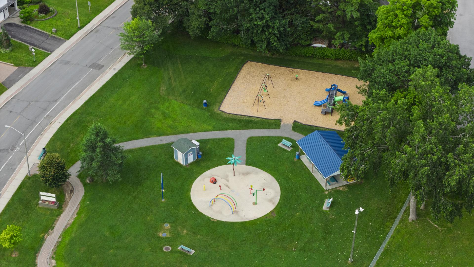 Acessible park and splashpad at Parc Simon